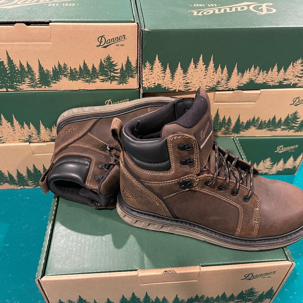 Brand New DANNER MEN'S STEEL YARD WORK BOOTS  - Style 12537 - Size 10D, 10.5EE
